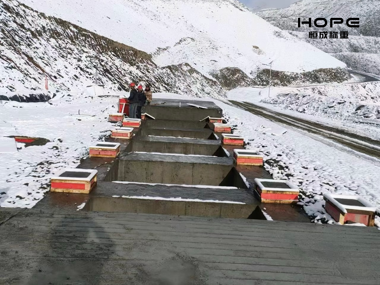 Installation of 250T truck scale with guardrail in Xinjiang Uygur Autonomous Region